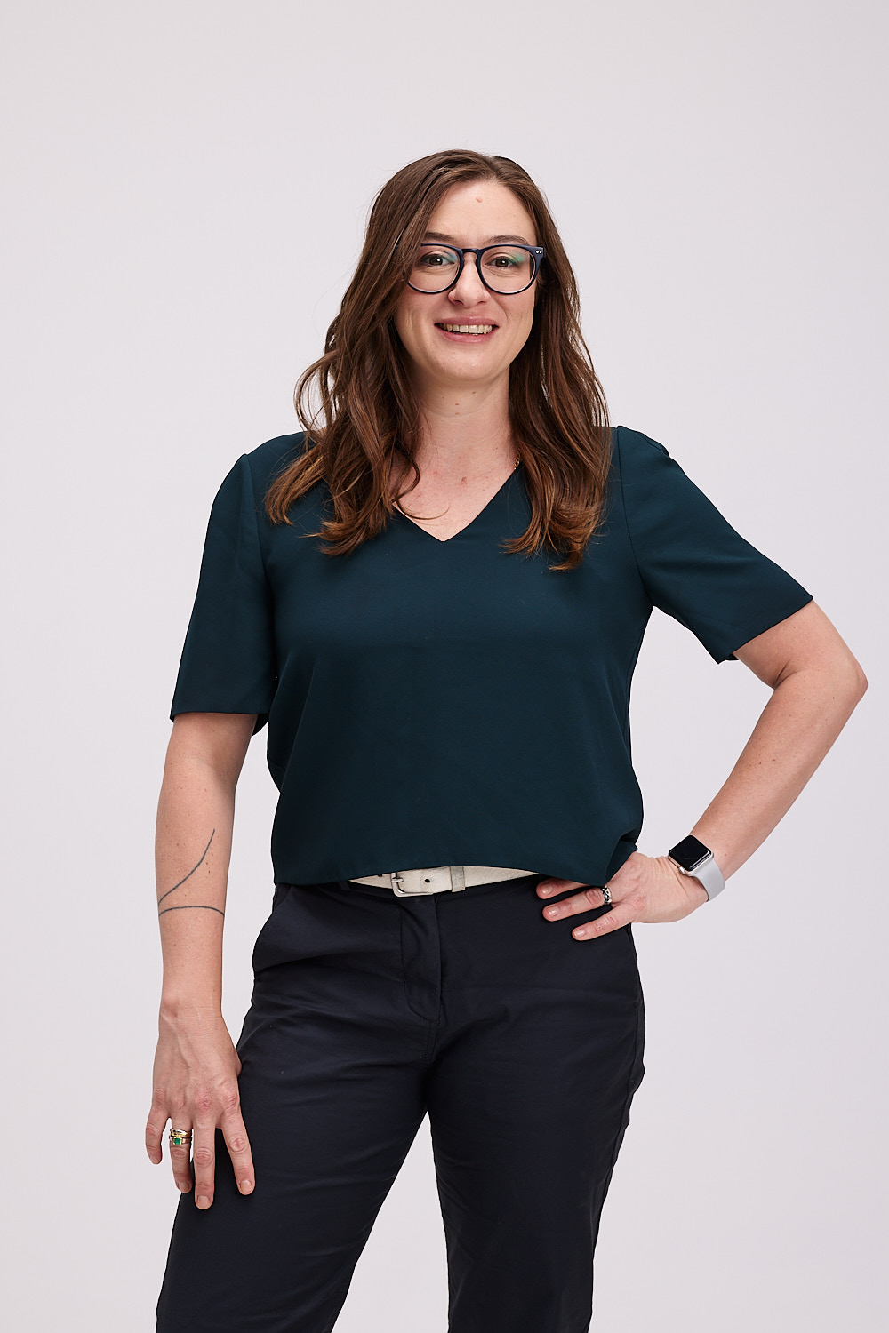 Portrait professionnel de Kristel Salesse sur fond clair